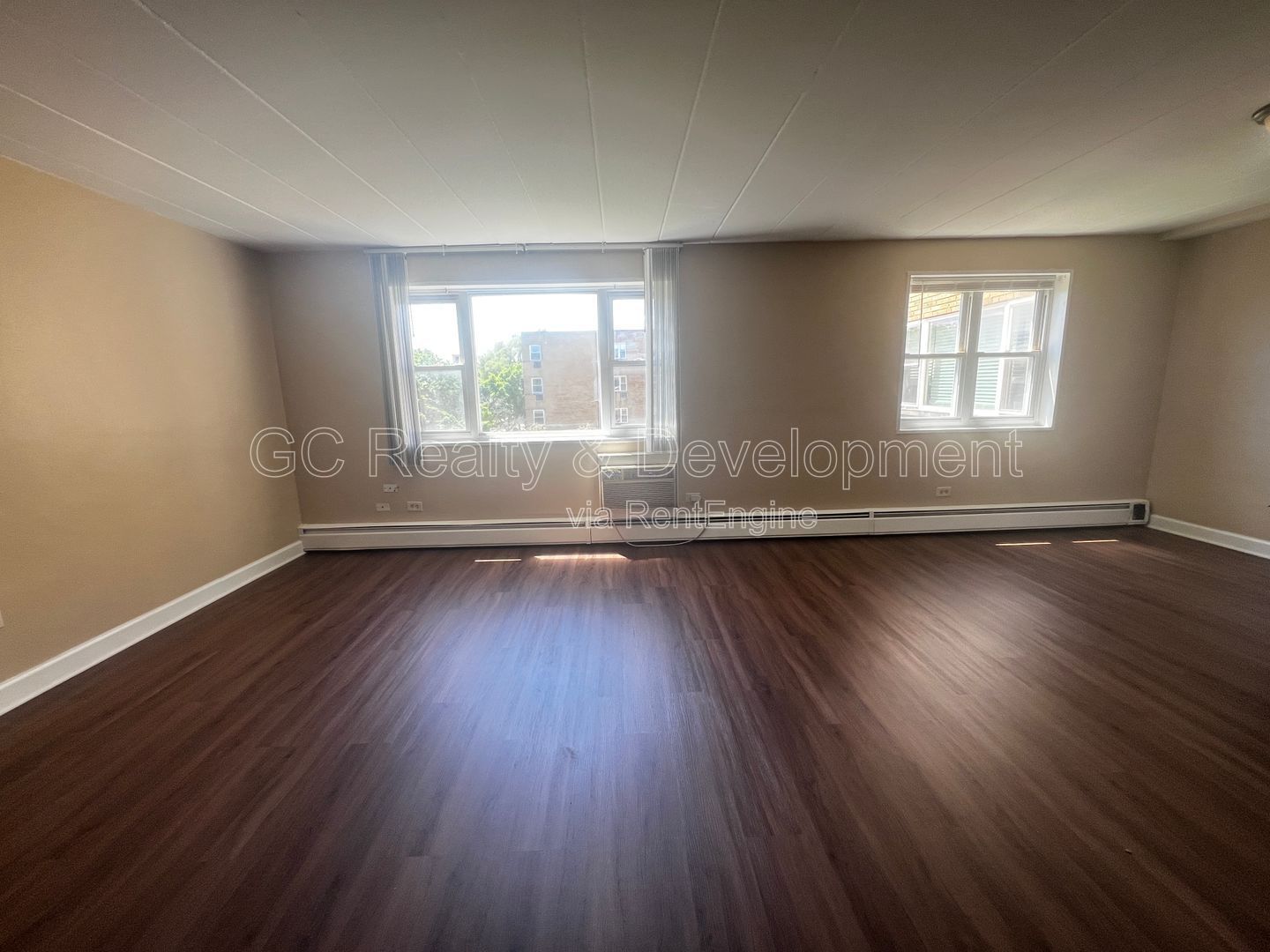 ***AVAILABLE 8-15-26! / TOP FLOOR / TENANT PAYS ELECTRIC ONLY / 2 BDRM - 1 BTH / APPL INCL / LAUNDY IN BUILDING*** property image