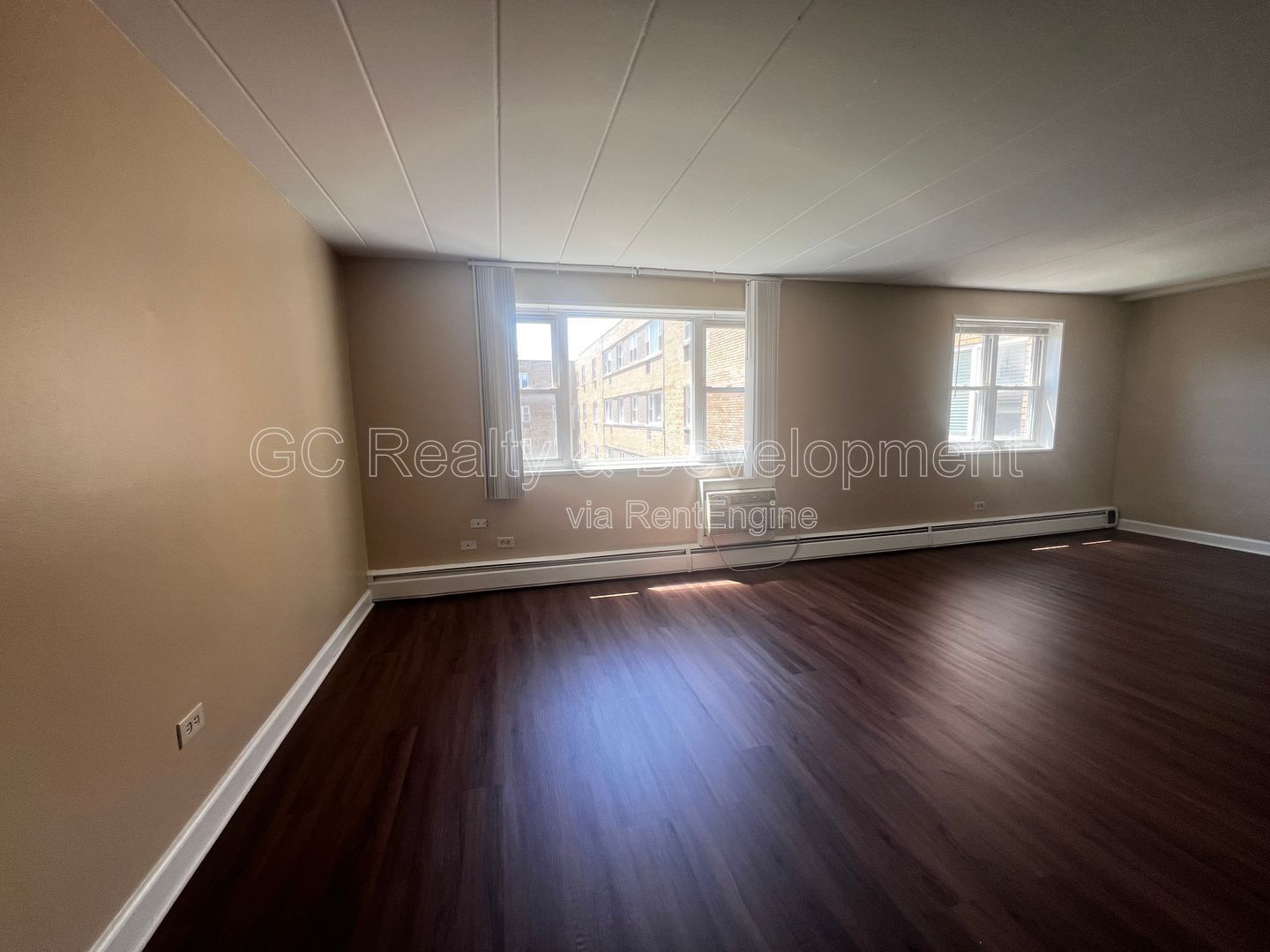 ***AVAILABLE 8-15-26! / TOP FLOOR / TENANT PAYS ELECTRIC ONLY / 2 BDRM - 1 BTH / APPL INCL / LAUNDY IN BUILDING*** property image