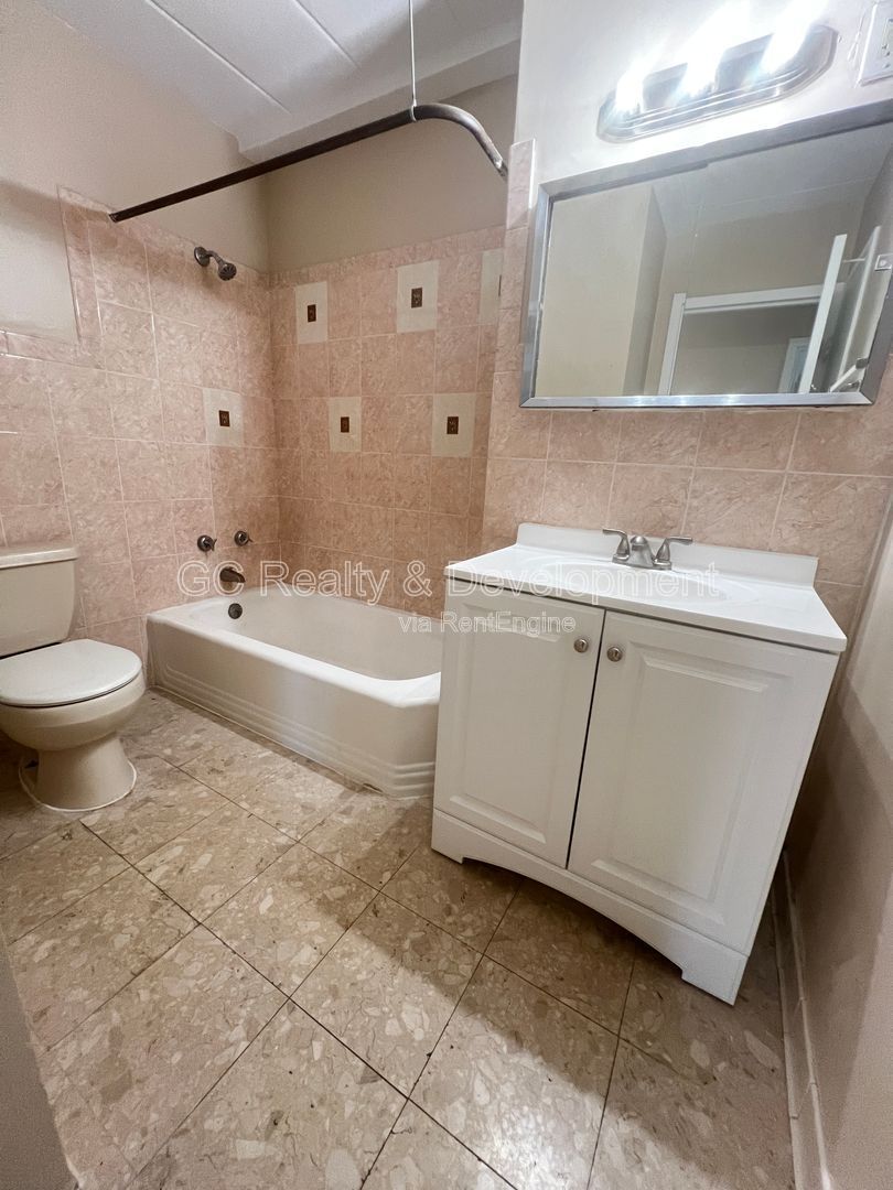 ***AVAILABLE 8-15-26! / TOP FLOOR / TENANT PAYS ELECTRIC ONLY / 2 BDRM - 1 BTH / APPL INCL / LAUNDY IN BUILDING*** property image