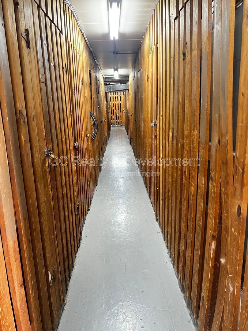 ***AVAILABLE 8-15-26! / TOP FLOOR / TENANT PAYS ELECTRIC ONLY / 2 BDRM - 1 BTH / APPL INCL / LAUNDY IN BUILDING*** property image