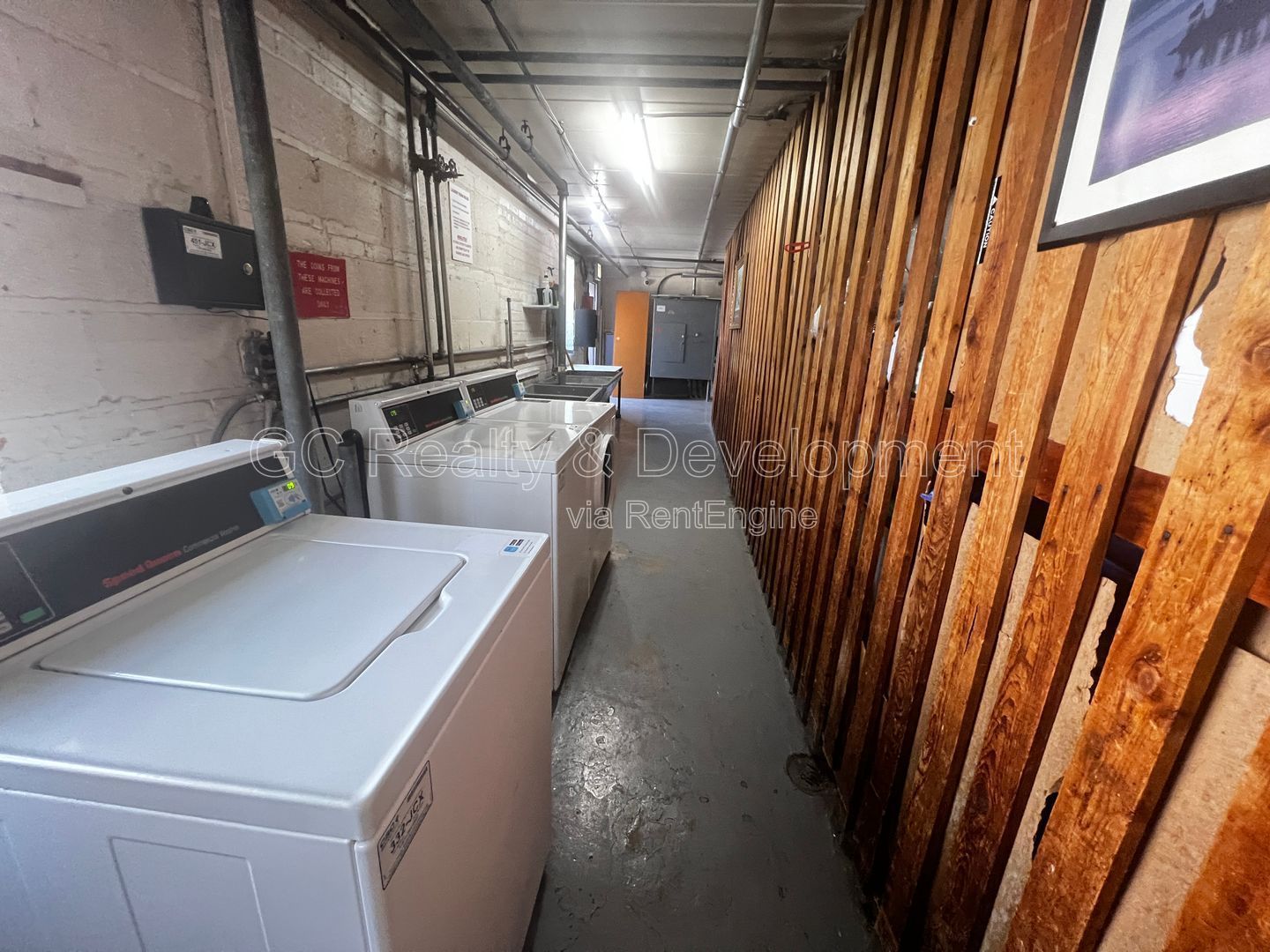 ***AVAILABLE 8-15-26! / TOP FLOOR / TENANT PAYS ELECTRIC ONLY / 2 BDRM - 1 BTH / APPL INCL / LAUNDY IN BUILDING*** property image