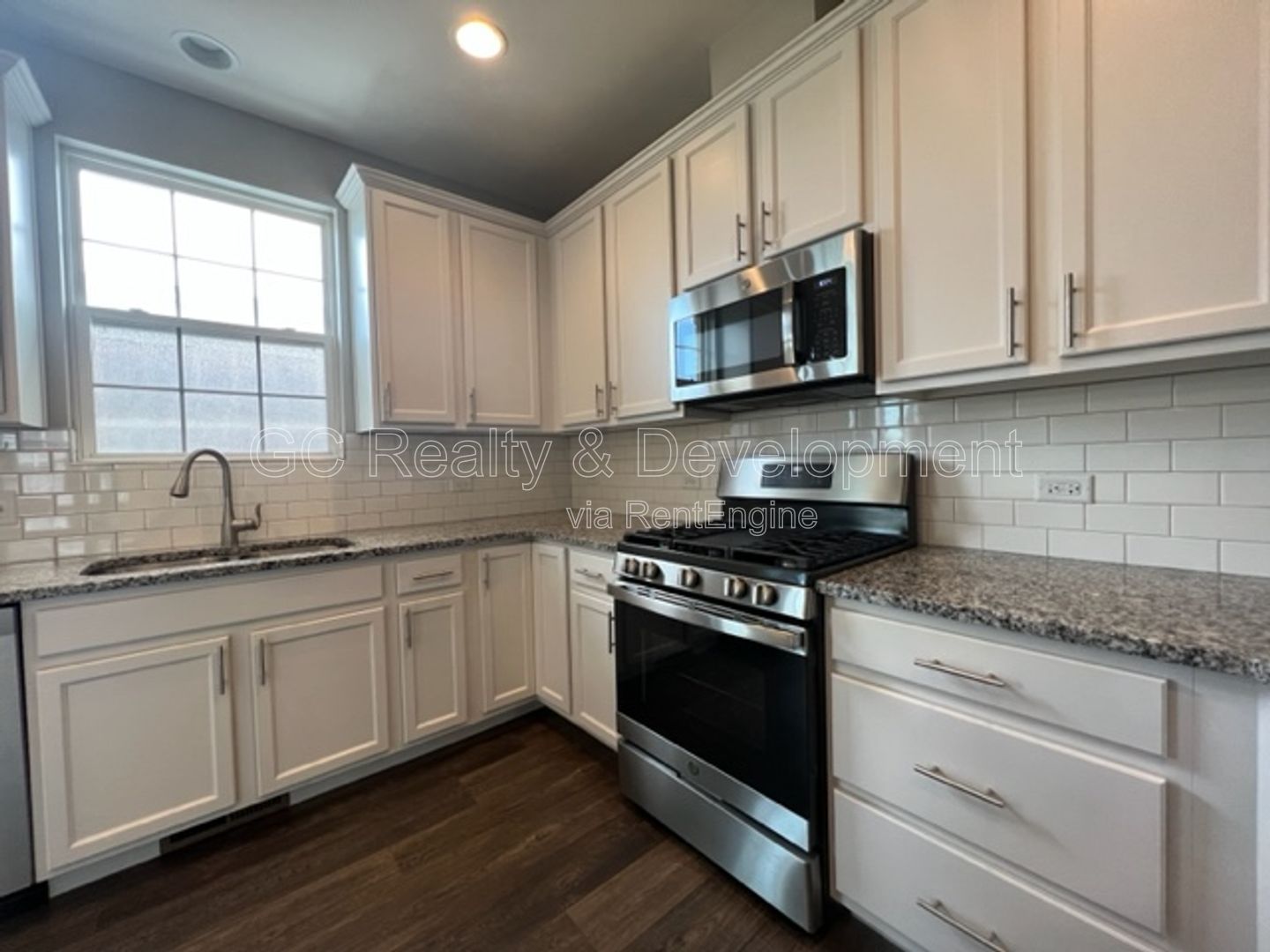 *** NEWER CONTRUCTION / EMERSON PARK / CENTRAL AIR / FINISHED LOWER LEVER / SS APPLIANCES / ATTACHED GARAGE *** property image