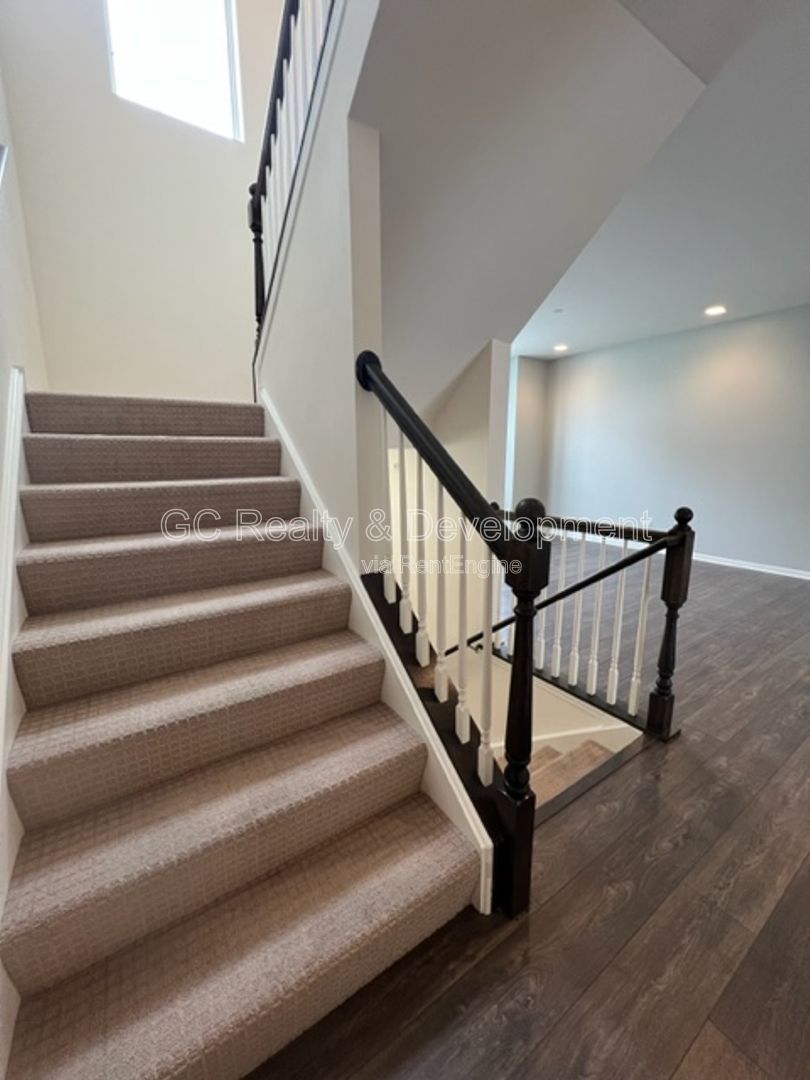 *** NEWER CONTRUCTION / EMERSON PARK / CENTRAL AIR / FINISHED LOWER LEVER / SS APPLIANCES / ATTACHED GARAGE *** property image