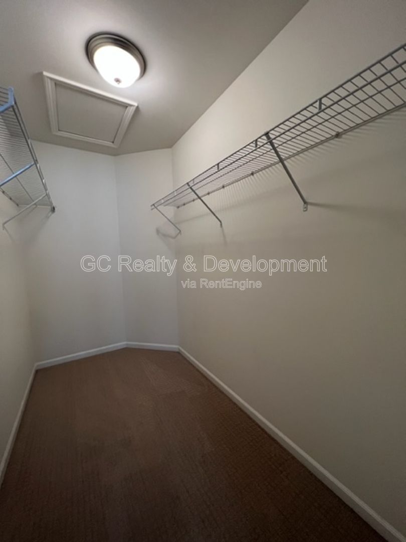 *** NEWER CONTRUCTION / EMERSON PARK / CENTRAL AIR / FINISHED LOWER LEVER / SS APPLIANCES / ATTACHED GARAGE *** property image