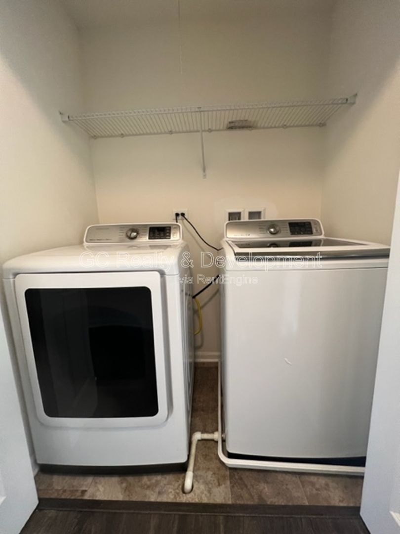 *** NEWER CONTRUCTION / EMERSON PARK / CENTRAL AIR / FINISHED LOWER LEVER / SS APPLIANCES / ATTACHED GARAGE *** property image