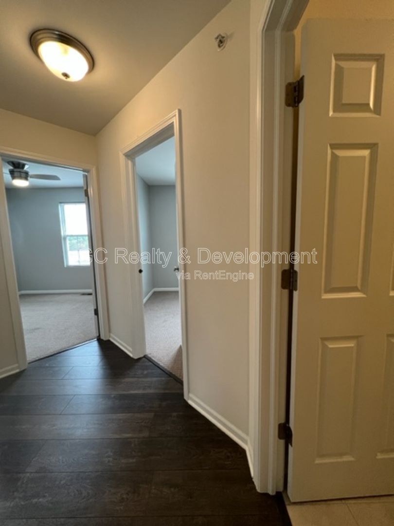 *** NEWER CONTRUCTION / EMERSON PARK / CENTRAL AIR / FINISHED LOWER LEVER / SS APPLIANCES / ATTACHED GARAGE *** property image