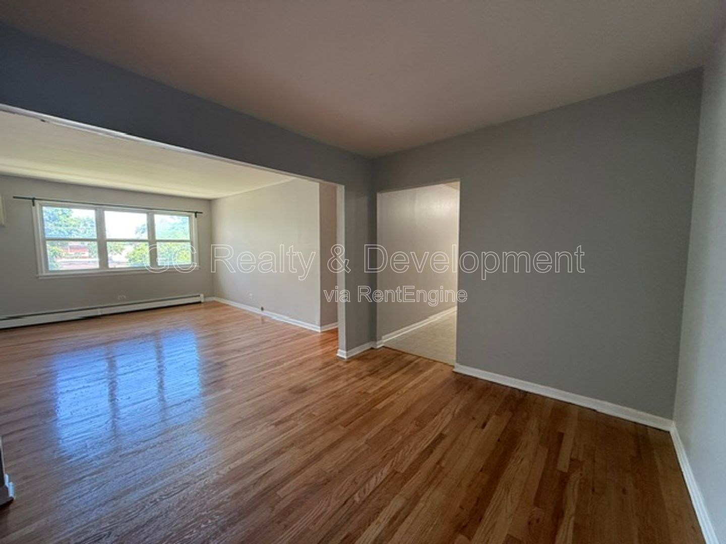 *** 2 BDRM / 2 PARKING SPOTS / TENANTS ONLY PAY ELECTRIC / NEAR SHOPPING & TRANSIT *** property image