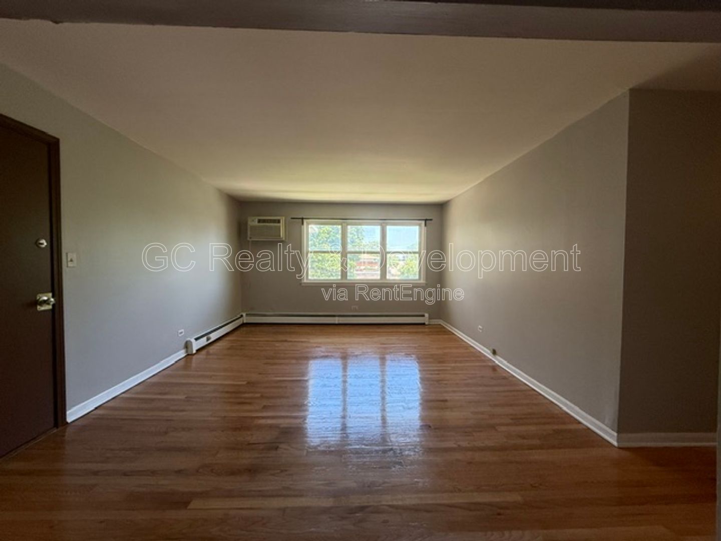 *** 2 BDRM / 2 PARKING SPOTS / TENANTS ONLY PAY ELECTRIC / NEAR SHOPPING & TRANSIT *** property image