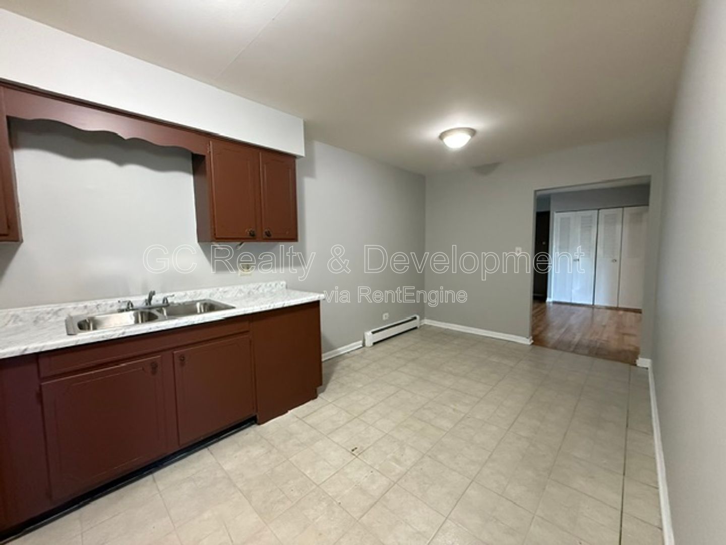 *** 2 BDRM / 2 PARKING SPOTS / TENANTS ONLY PAY ELECTRIC / NEAR SHOPPING & TRANSIT *** property image