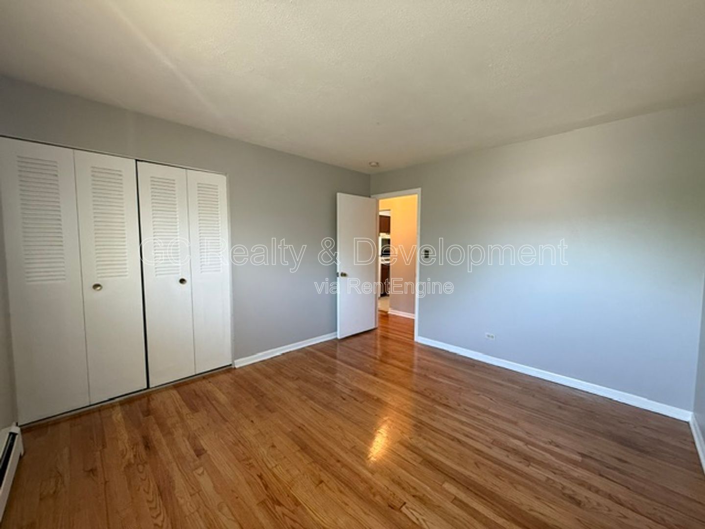 *** 2 BDRM / 2 PARKING SPOTS / TENANTS ONLY PAY ELECTRIC / NEAR SHOPPING & TRANSIT *** property image