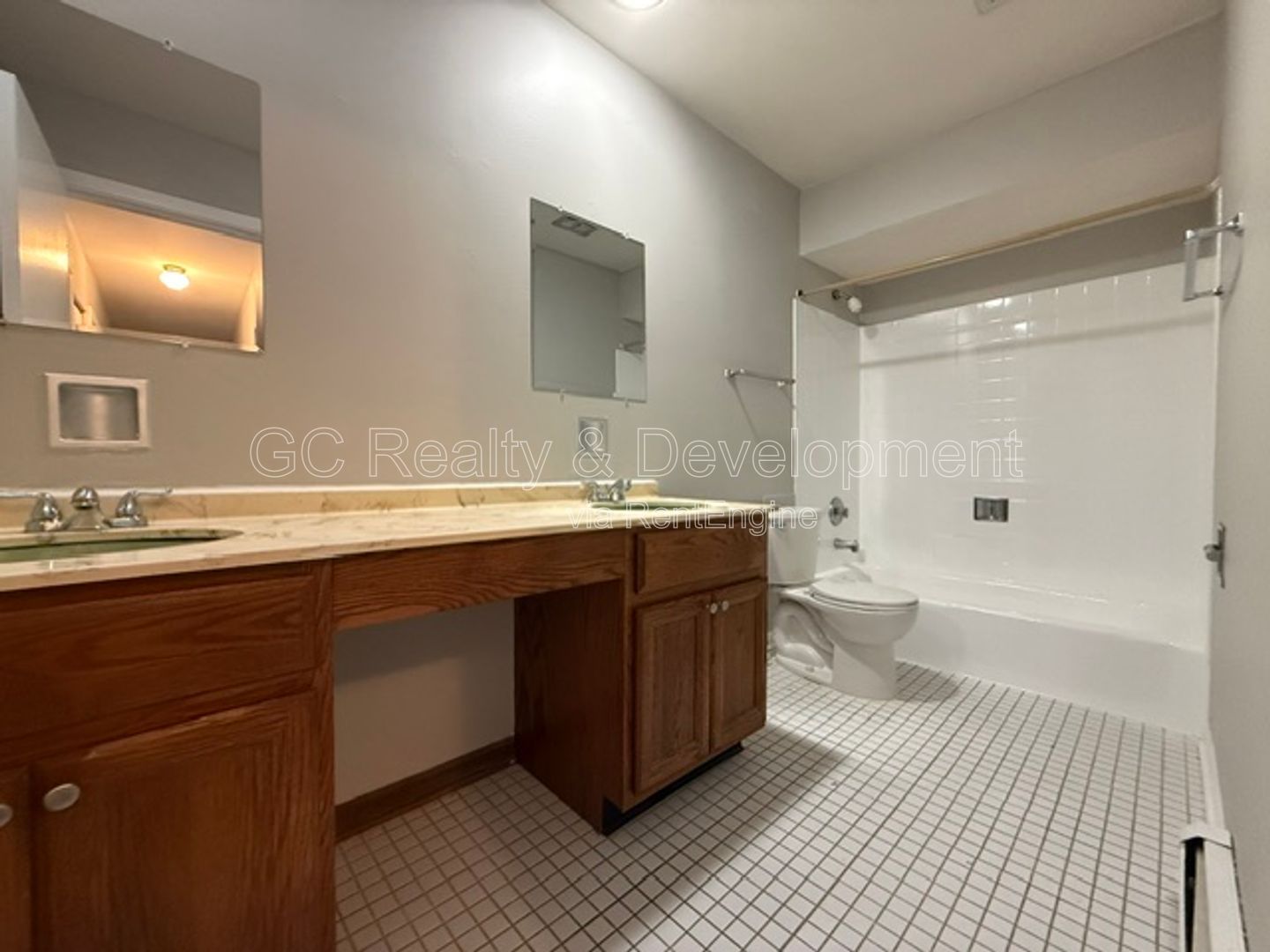 *** 2 BDRM / 2 PARKING SPOTS / TENANTS ONLY PAY ELECTRIC / NEAR SHOPPING & TRANSIT *** property image