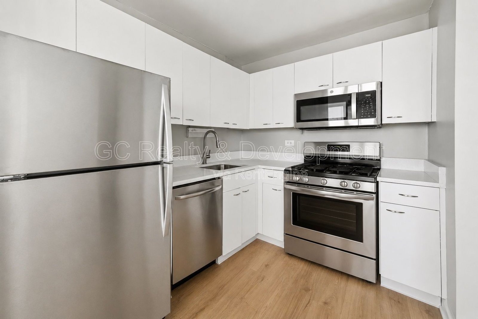 *** 1 BDRM / CENTRAL AC / FULLY AMENITY BUILDING / RECENTLY UPDATED / PARKING SPOT INCL *** property image