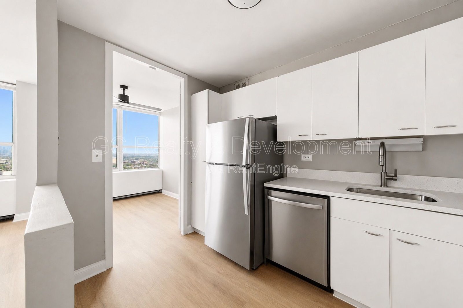 *** 1 BDRM / CENTRAL AC / FULLY AMENITY BUILDING / RECENTLY UPDATED / PARKING SPOT INCL *** property image
