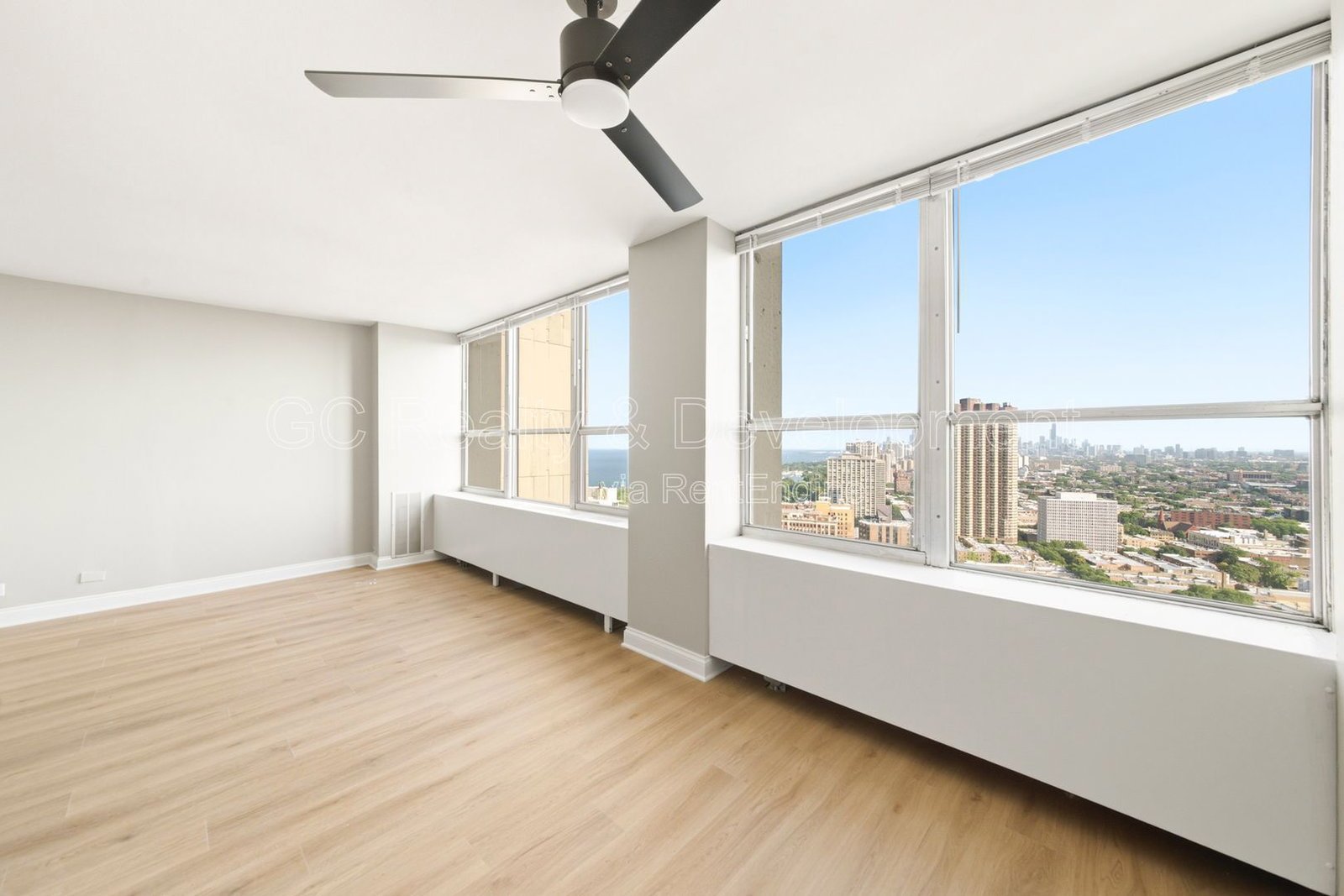 *** 1 BDRM / CENTRAL AC / FULLY AMENITY BUILDING / RECENTLY UPDATED / PARKING SPOT INCL *** property image