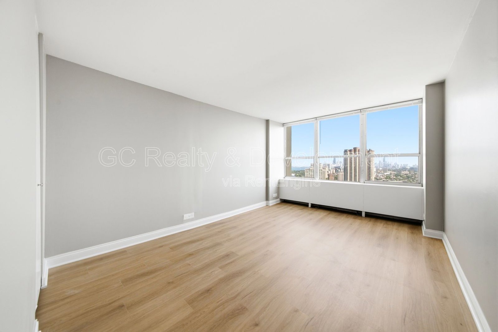 *** 1 BDRM / CENTRAL AC / FULLY AMENITY BUILDING / RECENTLY UPDATED / PARKING SPOT INCL *** property image
