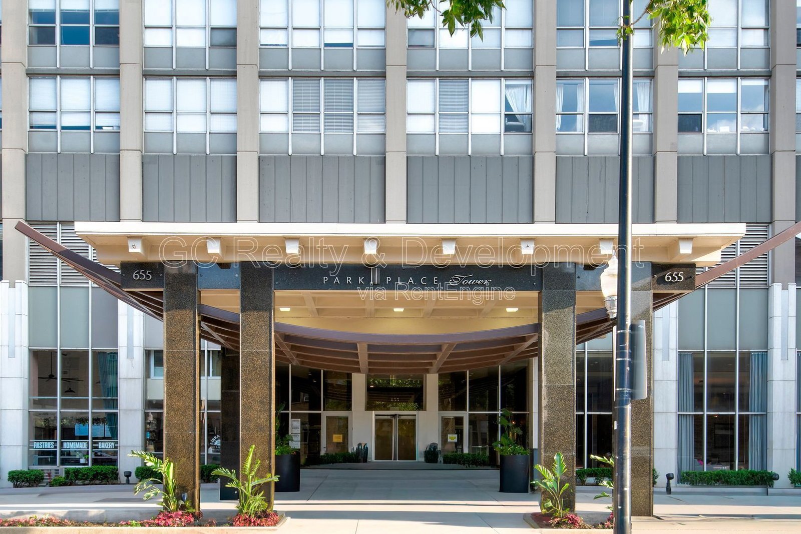 *** 1 BDRM / CENTRAL AC / FULLY AMENITY BUILDING / RECENTLY UPDATED / PARKING SPOT INCL *** property image