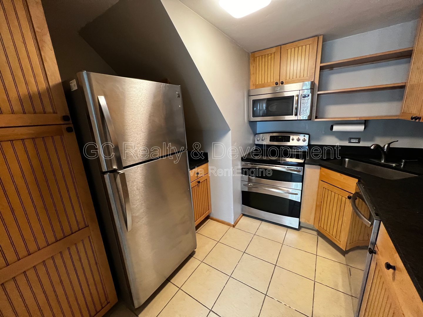 ***PRIME LOCATION - GOLD COAST / PENTHOUSE DUPLEX / 2 BDRM - 1.5 BTH / FULL AMENITIES*** property image