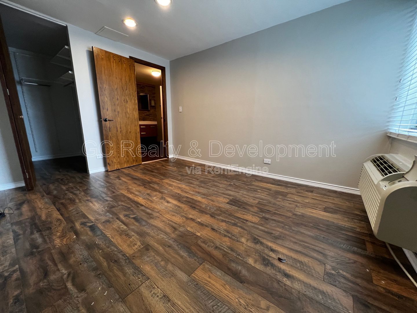 ***PRIME LOCATION - GOLD COAST / PENTHOUSE DUPLEX / 2 BDRM - 1.5 BTH / FULL AMENITIES*** property image