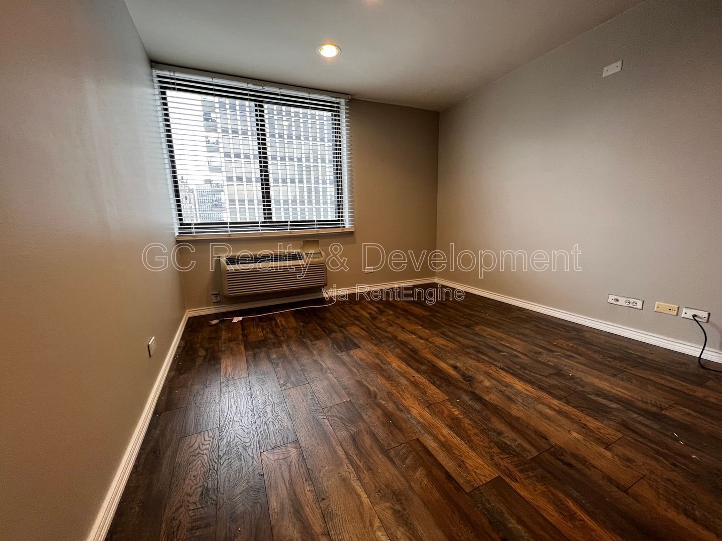 ***PRIME LOCATION - GOLD COAST / PENTHOUSE DUPLEX / 2 BDRM - 1.5 BTH / FULL AMENITIES*** property image