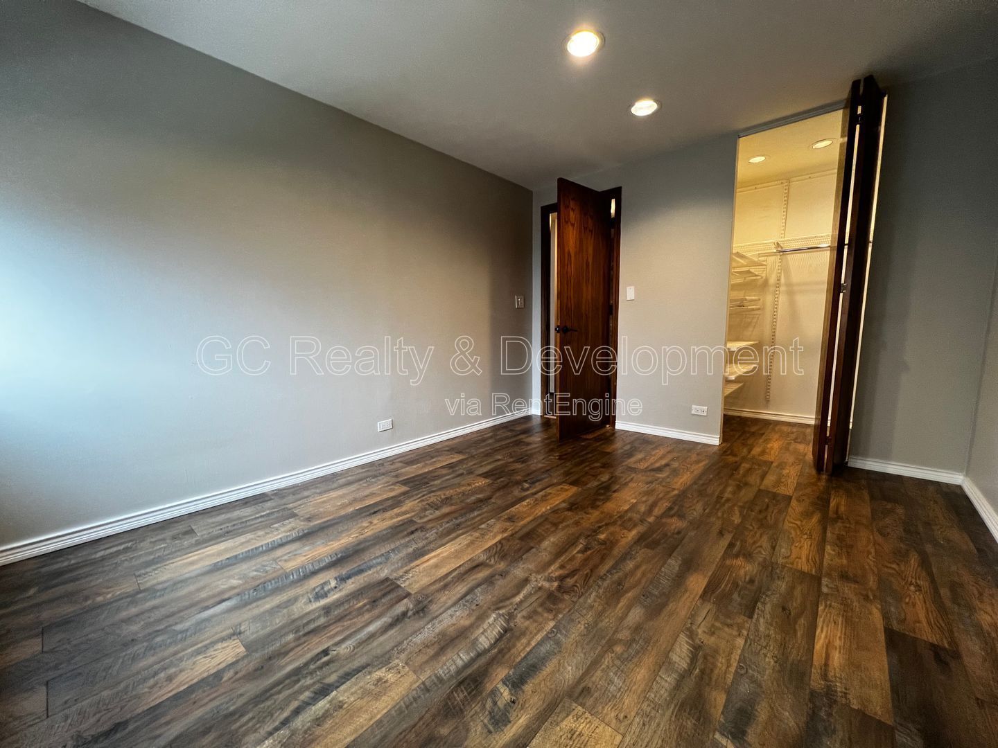 ***PRIME LOCATION - GOLD COAST / PENTHOUSE DUPLEX / 2 BDRM - 1.5 BTH / FULL AMENITIES*** property image