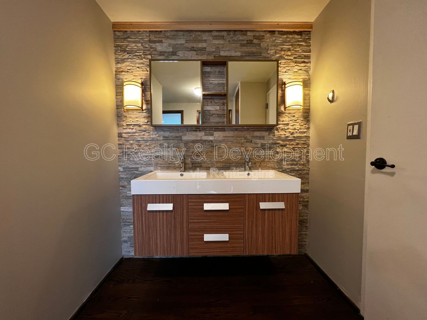 ***PRIME LOCATION - GOLD COAST / PENTHOUSE DUPLEX / 2 BDRM - 1.5 BTH / FULL AMENITIES*** property image