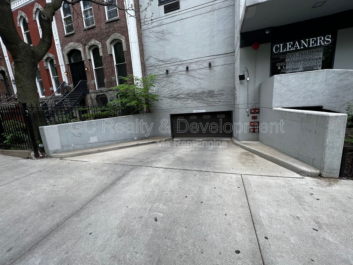 ***PRIME LOCATION - GOLD COAST / PENTHOUSE DUPLEX / 2 BDRM - 1.5 BTH / FULL AMENITIES*** property image