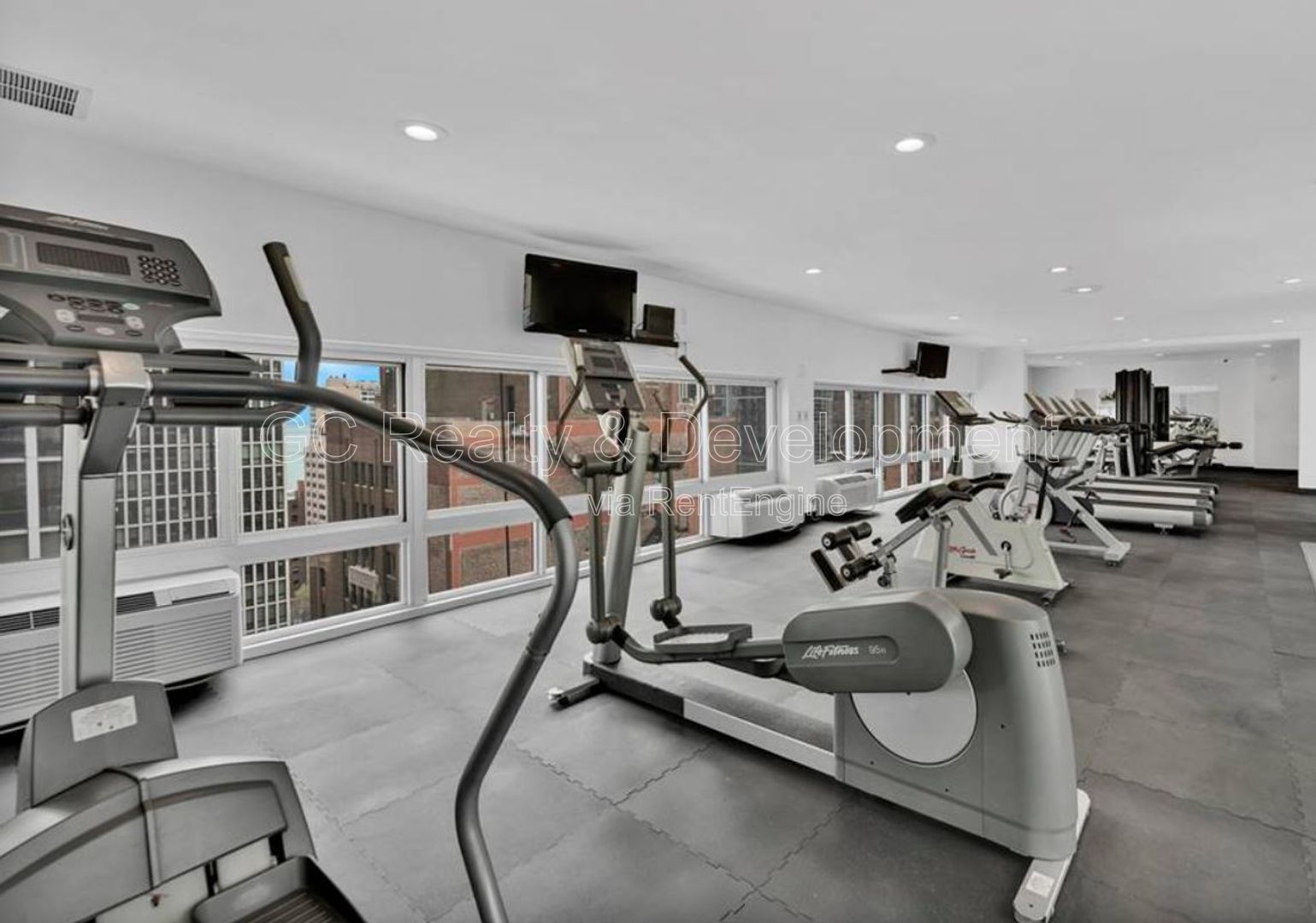 ***PRIME LOCATION - GOLD COAST / PENTHOUSE DUPLEX / 2 BDRM - 1.5 BTH / FULL AMENITIES*** property image