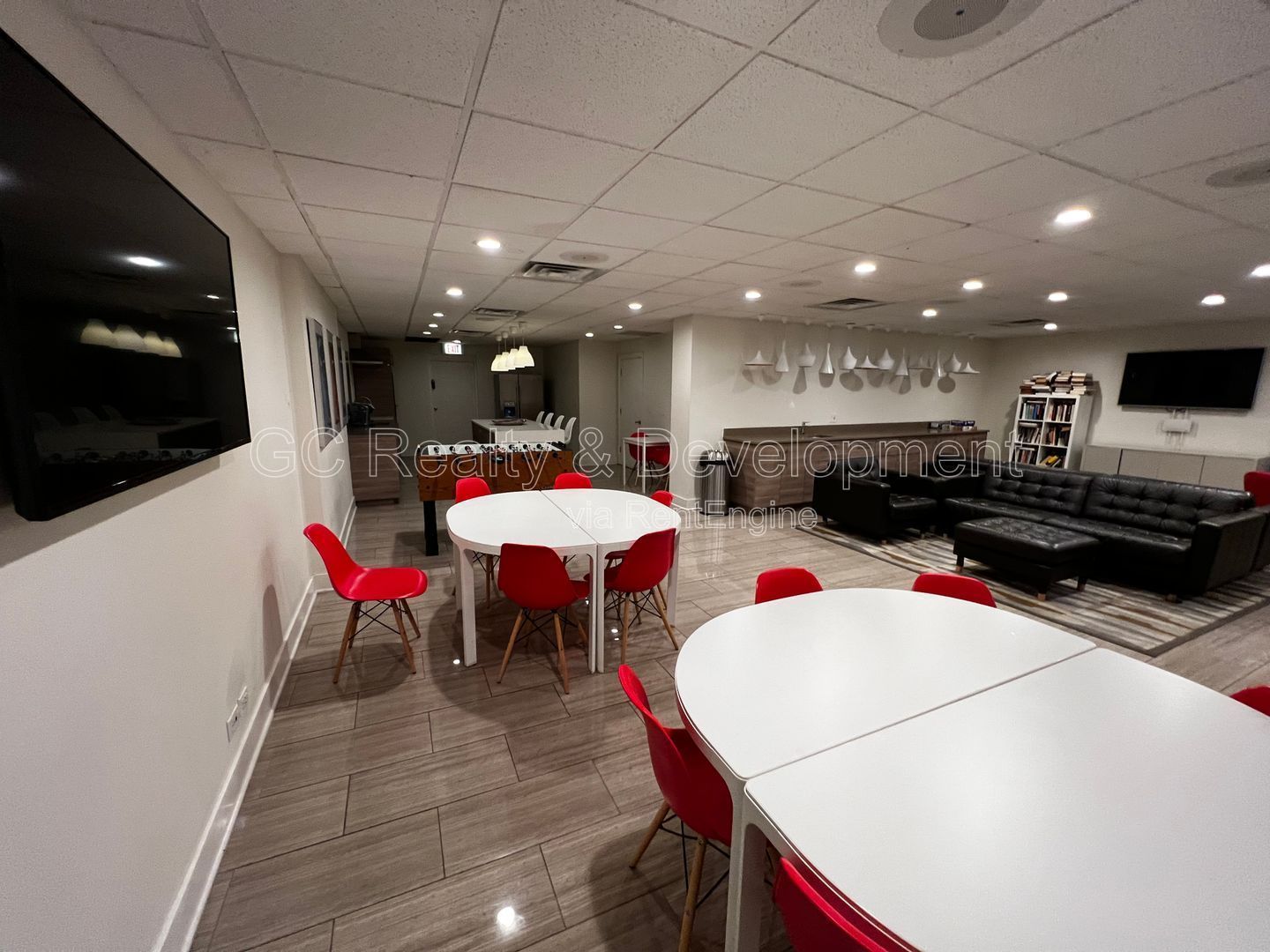 ***PRIME LOCATION - GOLD COAST / PENTHOUSE DUPLEX / 2 BDRM - 1.5 BTH / FULL AMENITIES*** property image