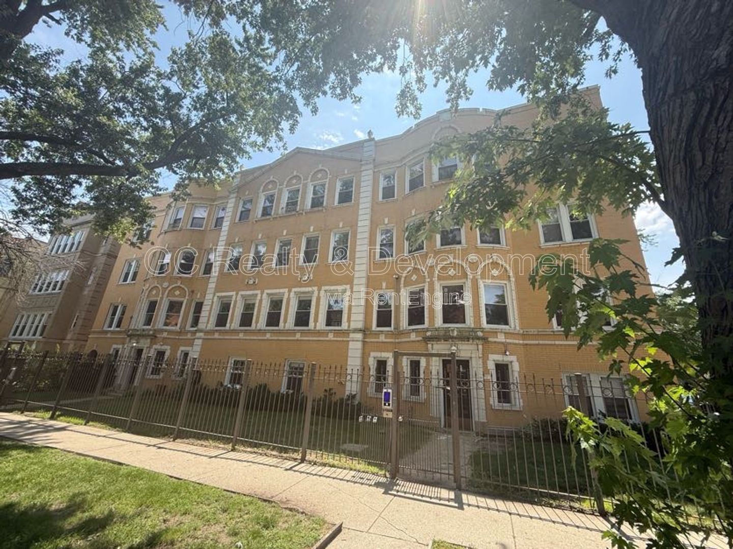 *** 3BR - 2BA / HARDWOOD FLOORS / IN-UNIT LAUNDRY / SS APPLIANCES / CENTRAL AIR / EASY COMMUTE *** property image