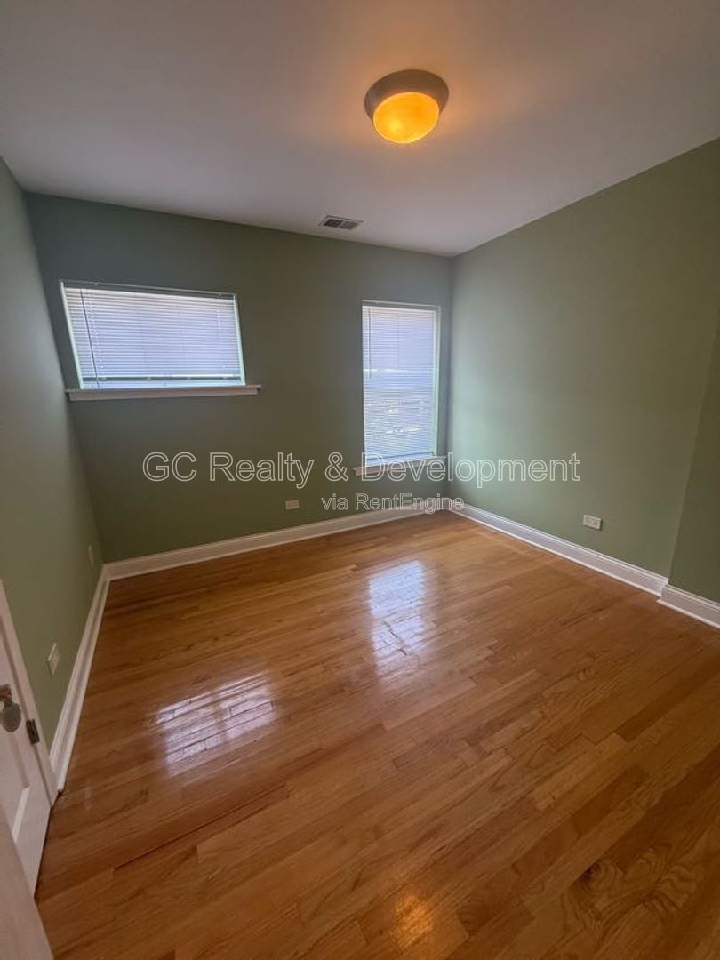 *** 3BR - 2BA / HARDWOOD FLOORS / IN-UNIT LAUNDRY / SS APPLIANCES / CENTRAL AIR / EASY COMMUTE *** property image