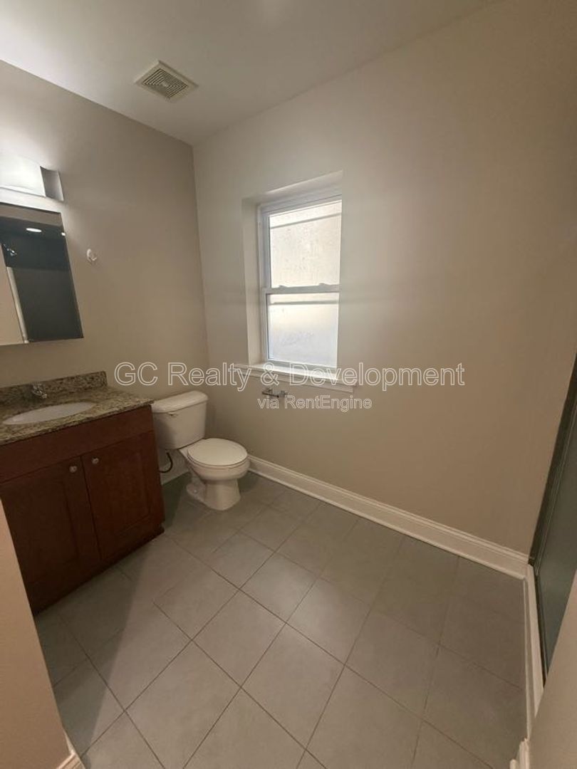 *** 3BR - 2BA / HARDWOOD FLOORS / IN-UNIT LAUNDRY / SS APPLIANCES / CENTRAL AIR / EASY COMMUTE *** property image