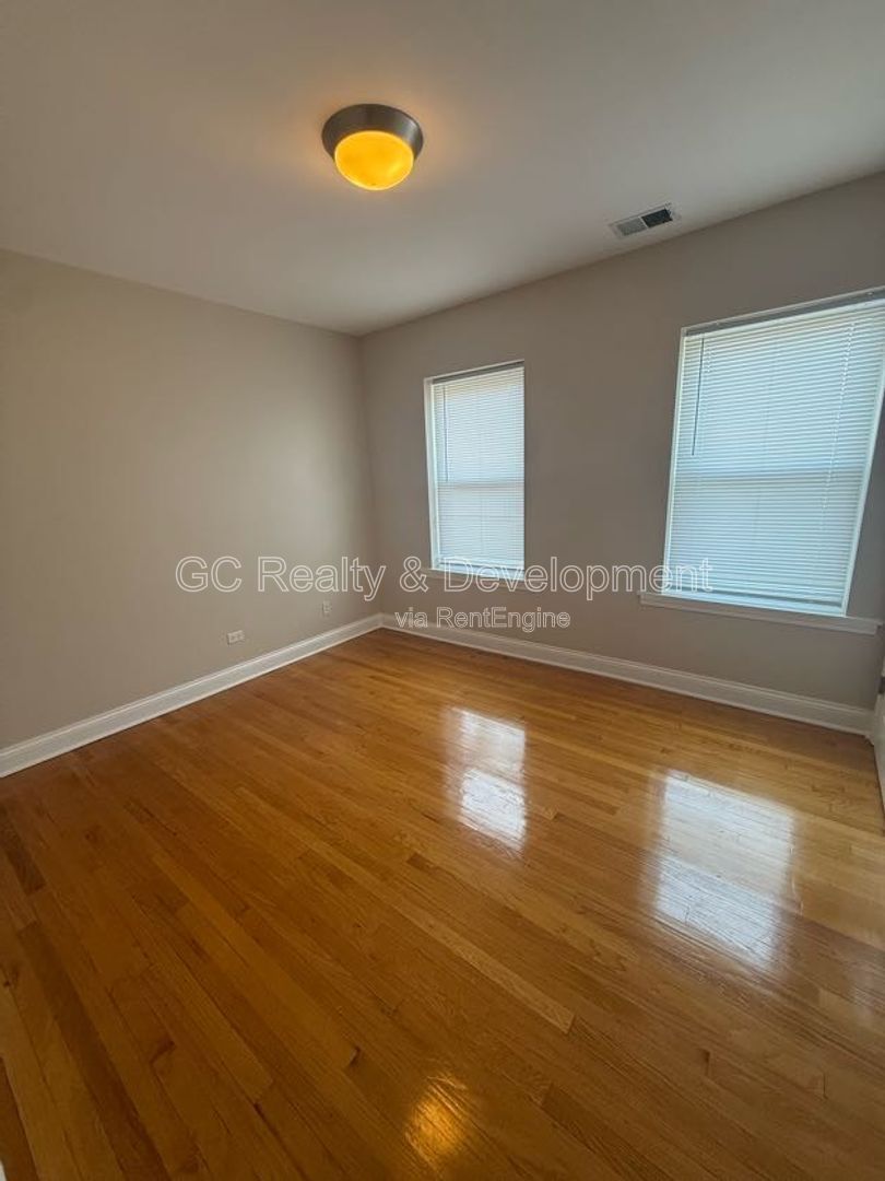 *** 3BR - 2BA / HARDWOOD FLOORS / IN-UNIT LAUNDRY / SS APPLIANCES / CENTRAL AIR / EASY COMMUTE *** property image