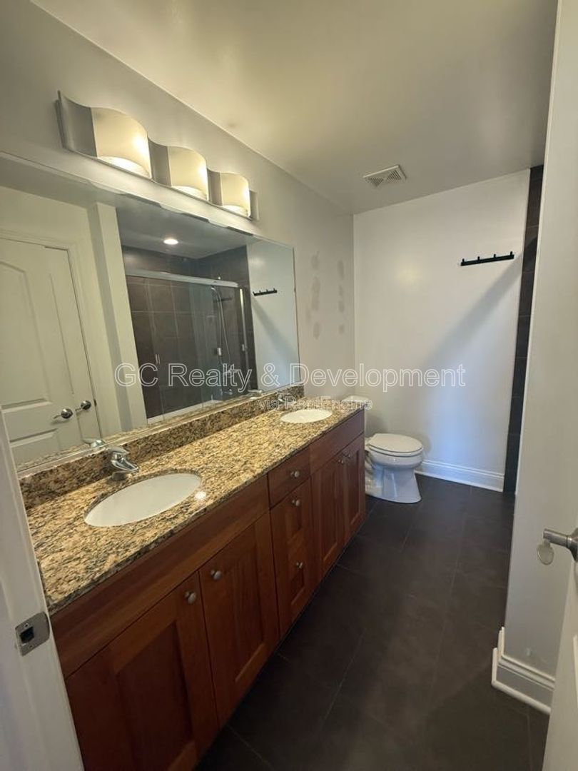 *** 3BR - 2BA / HARDWOOD FLOORS / IN-UNIT LAUNDRY / SS APPLIANCES / CENTRAL AIR / EASY COMMUTE *** property image