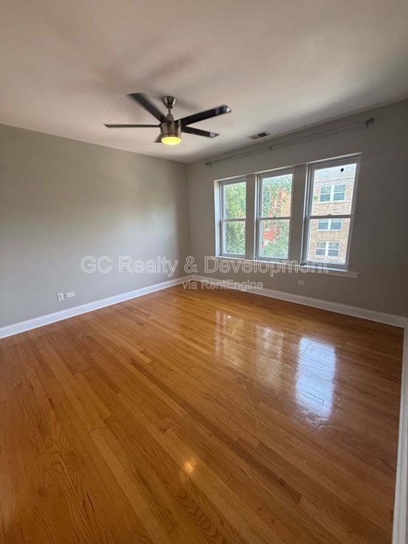 *** 3BR - 2BA / HARDWOOD FLOORS / IN-UNIT LAUNDRY / SS APPLIANCES / CENTRAL AIR / EASY COMMUTE *** property image