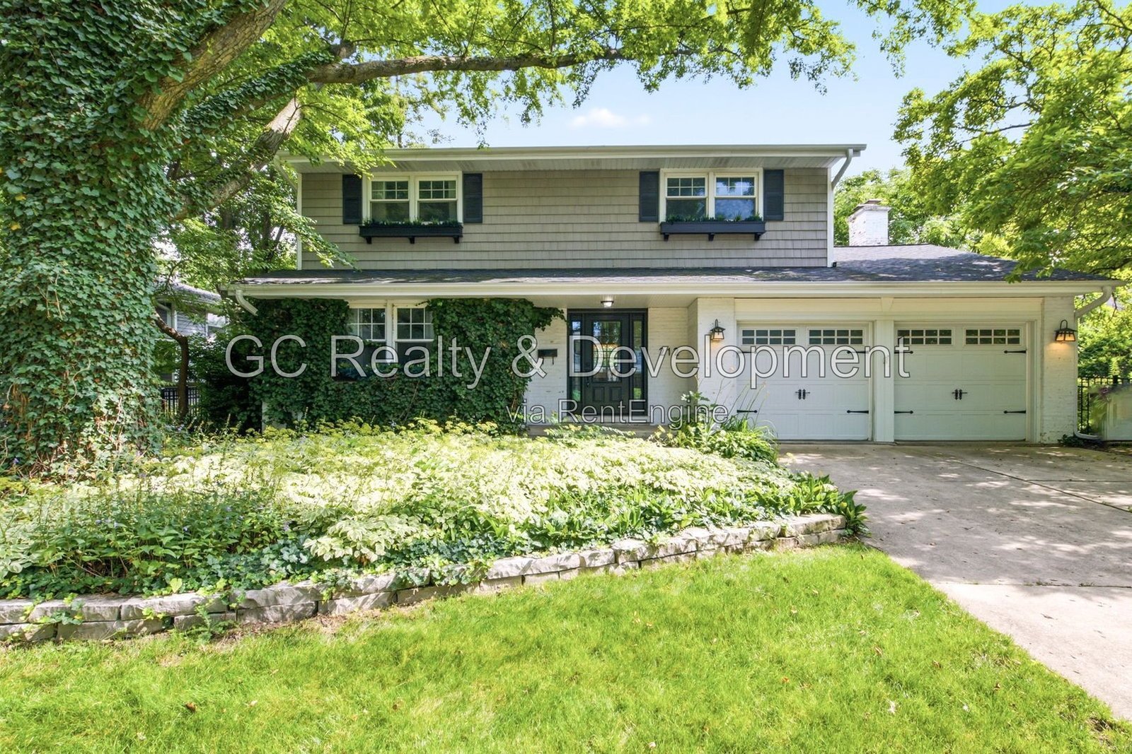 *** 4BR - 3BA / Hardwood Floors / Fenced Yard / Central Air / Garage / In-Unit Laundry *** property image