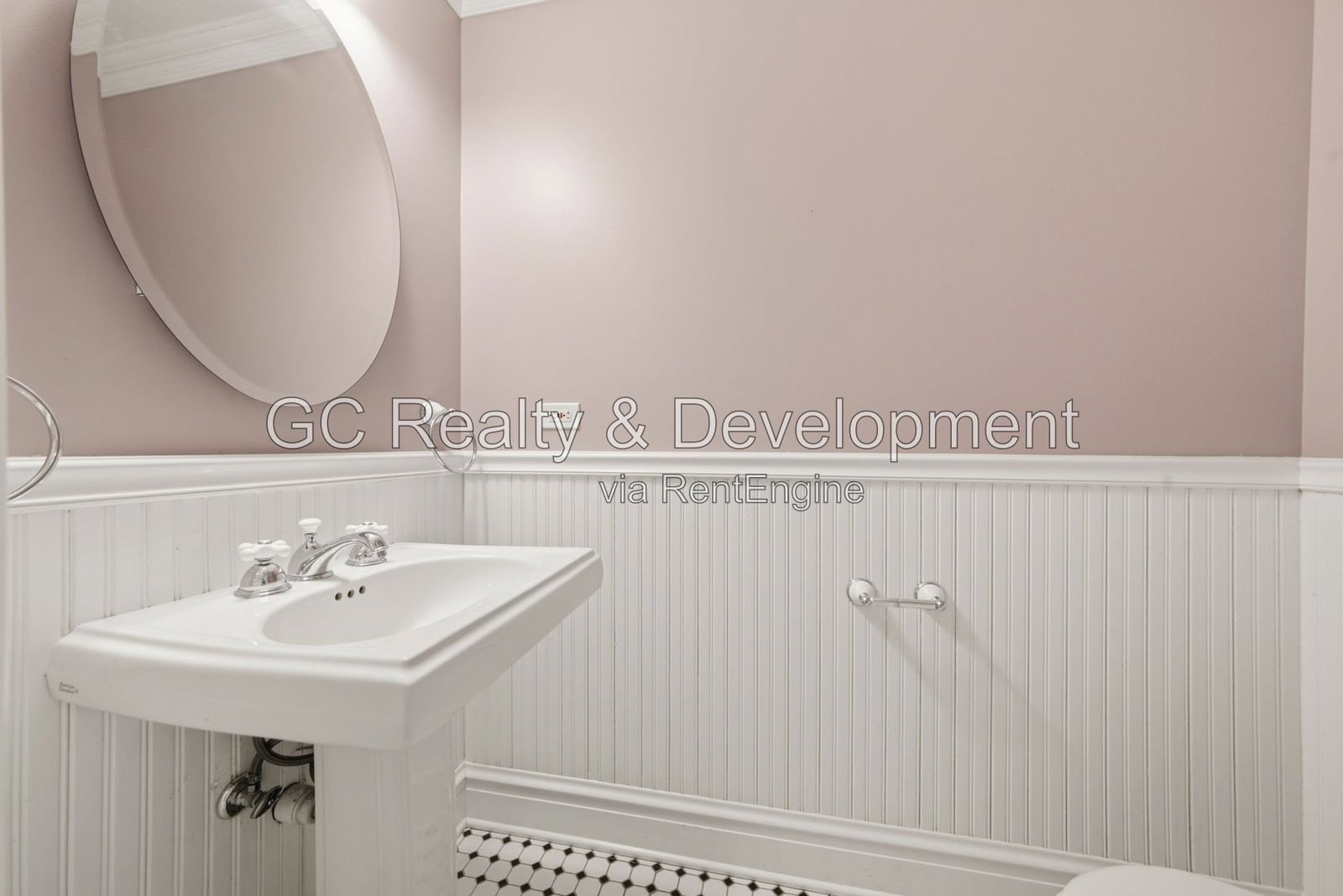 *** 4BR - 3BA / Hardwood Floors / Fenced Yard / Central Air / Garage / In-Unit Laundry *** property image