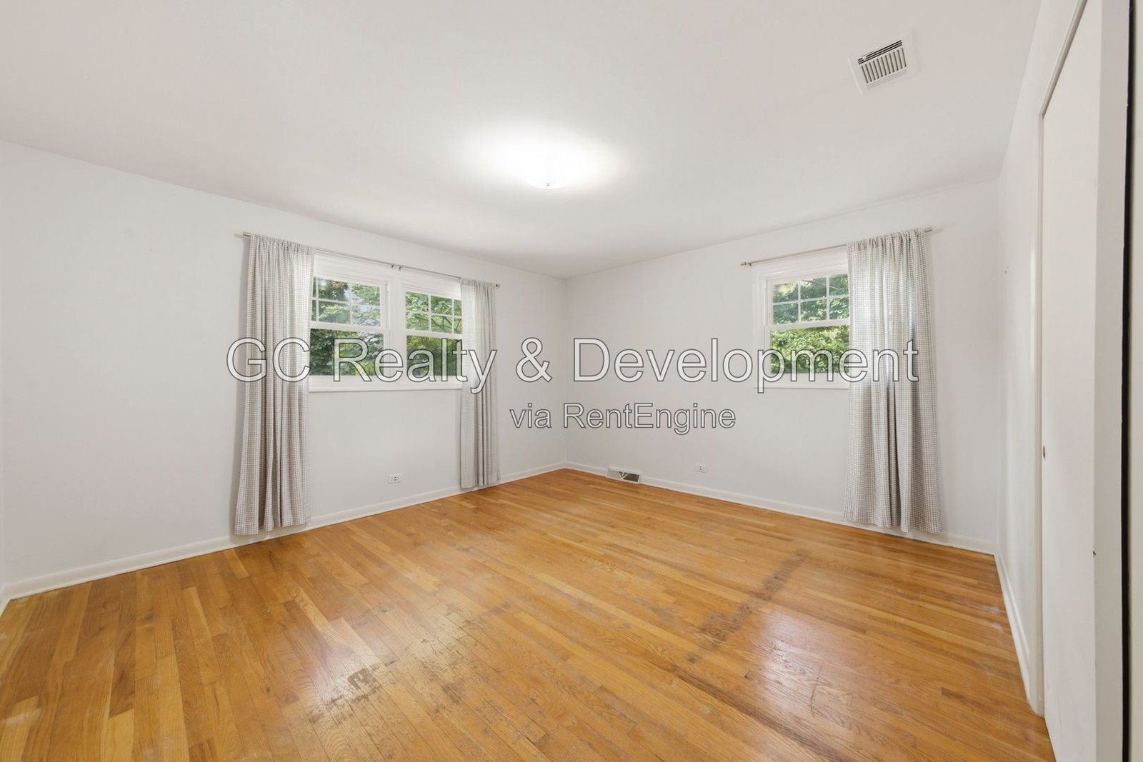 *** 4BR - 3BA / Hardwood Floors / Fenced Yard / Central Air / Garage / In-Unit Laundry *** property image