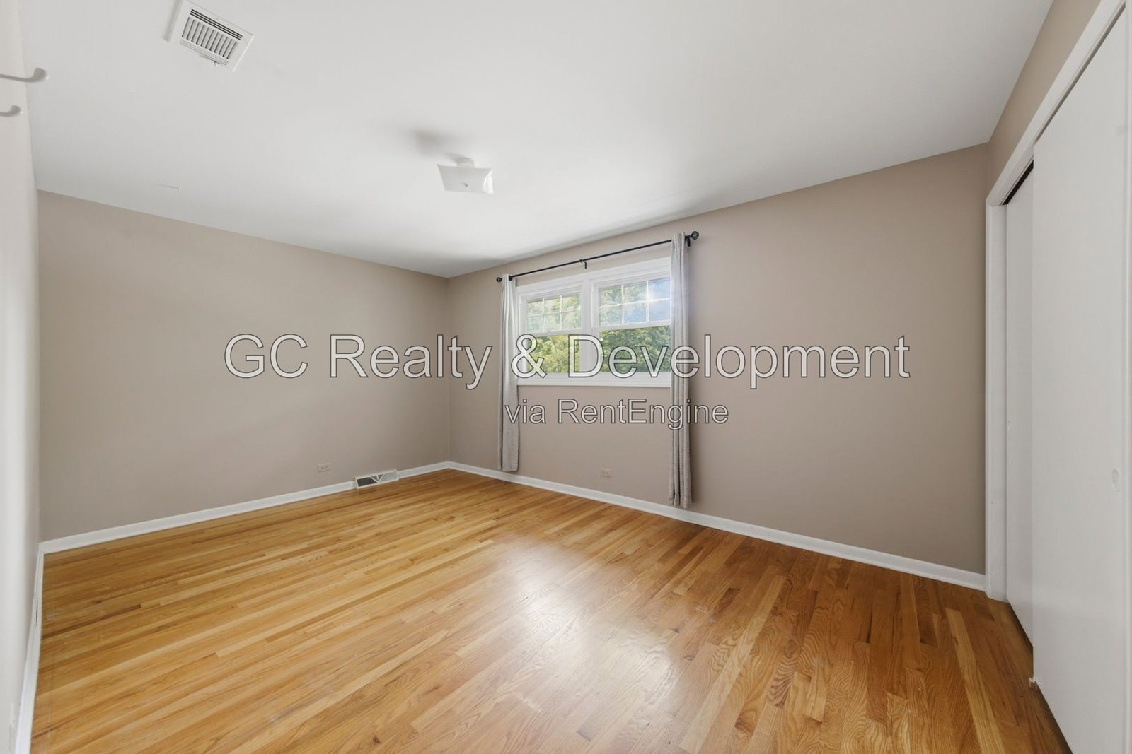*** 4BR - 3BA / Hardwood Floors / Fenced Yard / Central Air / Garage / In-Unit Laundry *** property image