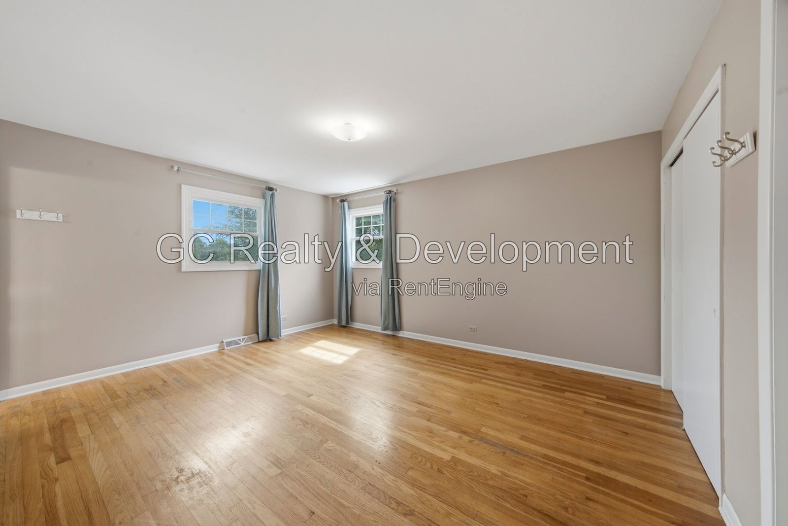 *** 4BR - 3BA / Hardwood Floors / Fenced Yard / Central Air / Garage / In-Unit Laundry *** property image