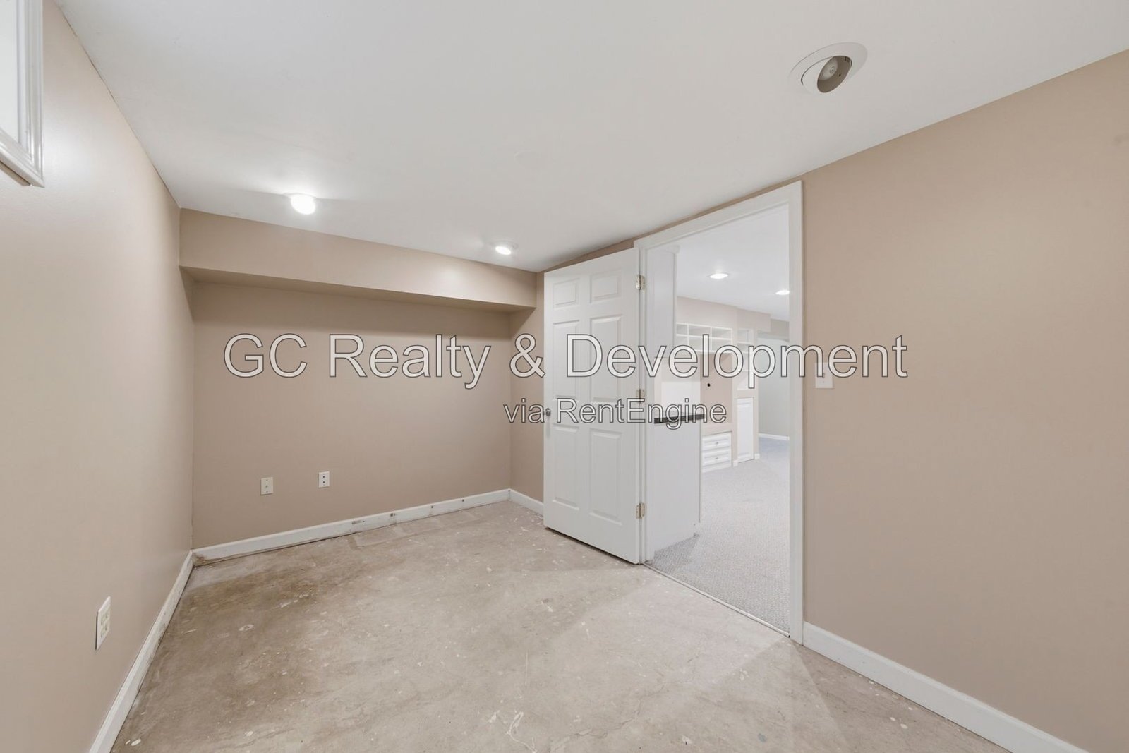 *** 4BR - 3BA / Hardwood Floors / Fenced Yard / Central Air / Garage / In-Unit Laundry *** property image