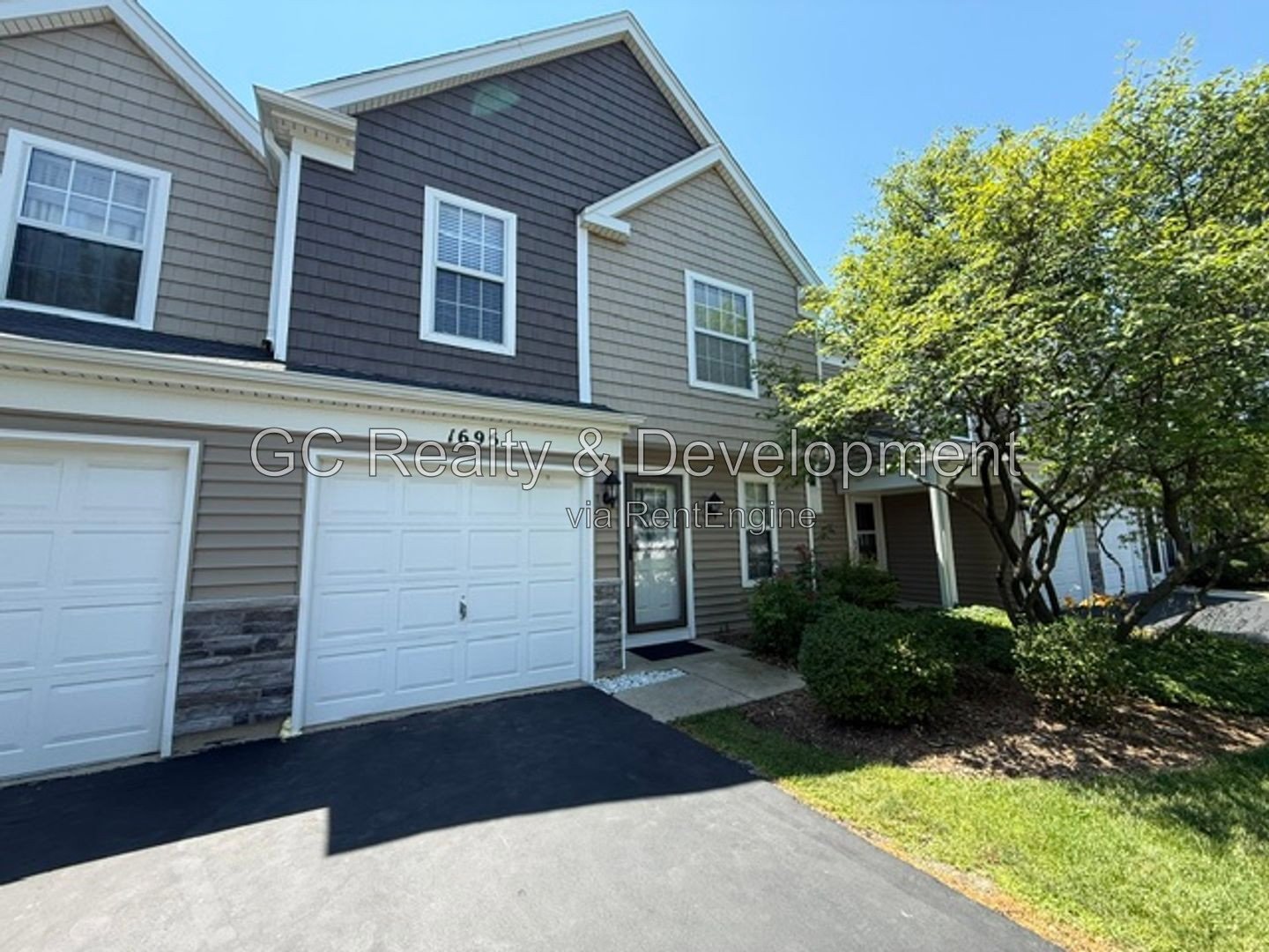 *** 2BR-1.5BA / SS APPLIANCES / IN-UNIT LAUNDRY / ATTACHED GARAGE *** property image