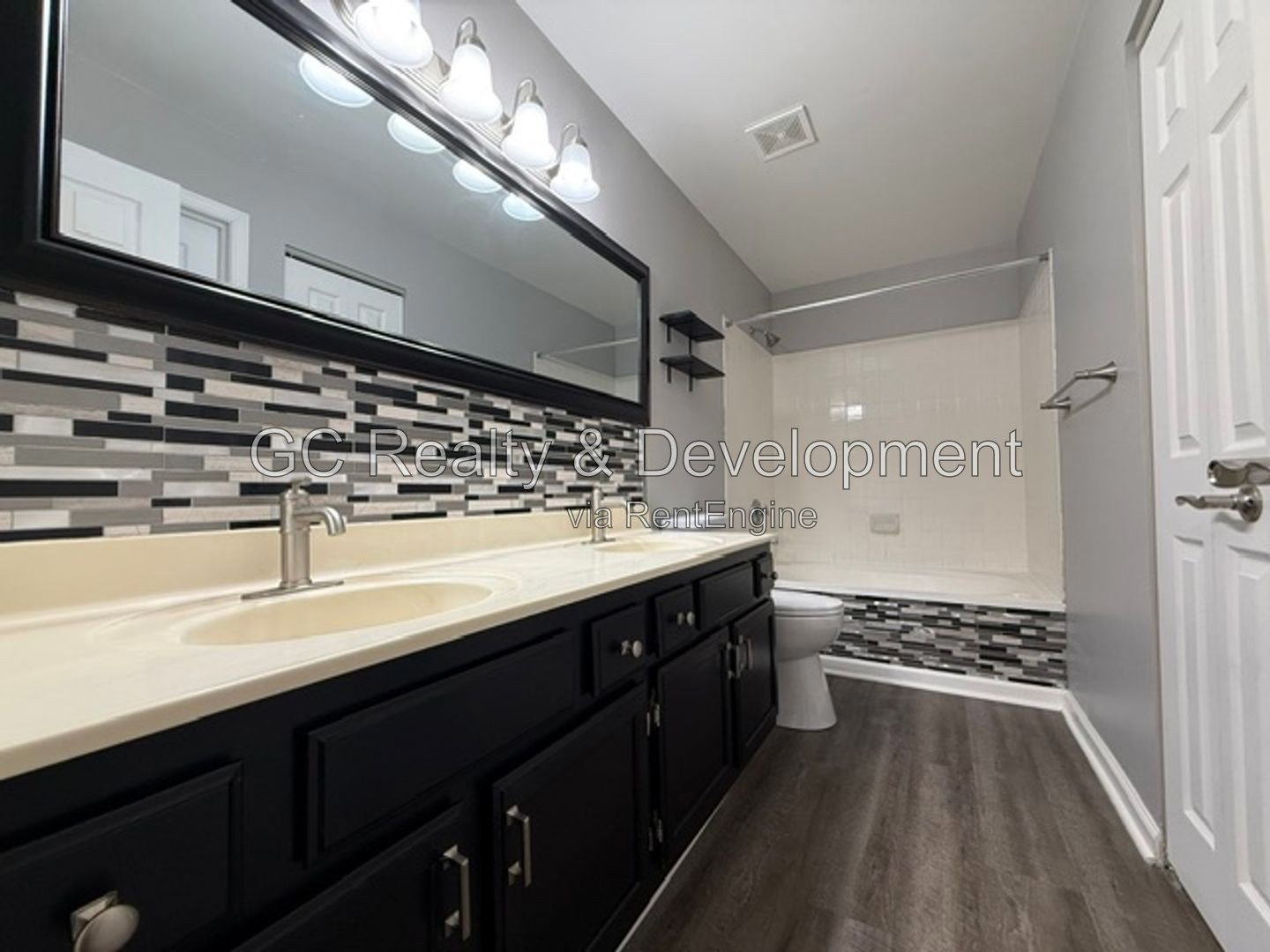 *** 2BR-1.5BA / SS APPLIANCES / IN-UNIT LAUNDRY / ATTACHED GARAGE *** property image