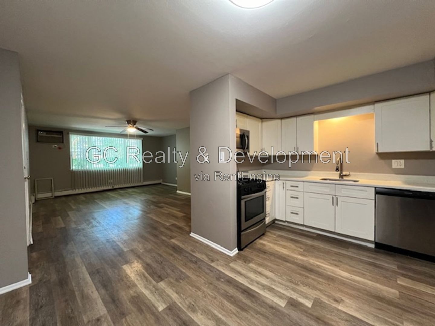 *** $500 OFF – LEASE BY 8/15! / WESTMONT / LARGE 2 BEDROOM / SS APPLIANCES / LAUNDRY ON SITE / PET FRIENDLY / TENANT PAYS ELECTRIC ONLY / STORAGE *** property image