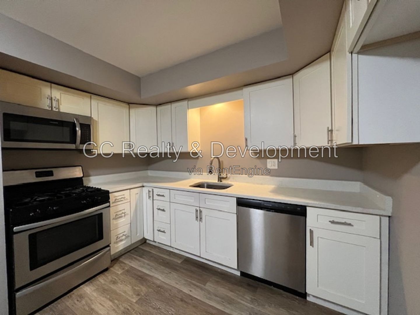 *** $500 OFF – LEASE BY 8/15! / WESTMONT / LARGE 2 BEDROOM / SS APPLIANCES / LAUNDRY ON SITE / PET FRIENDLY / TENANT PAYS ELECTRIC ONLY / STORAGE *** property image