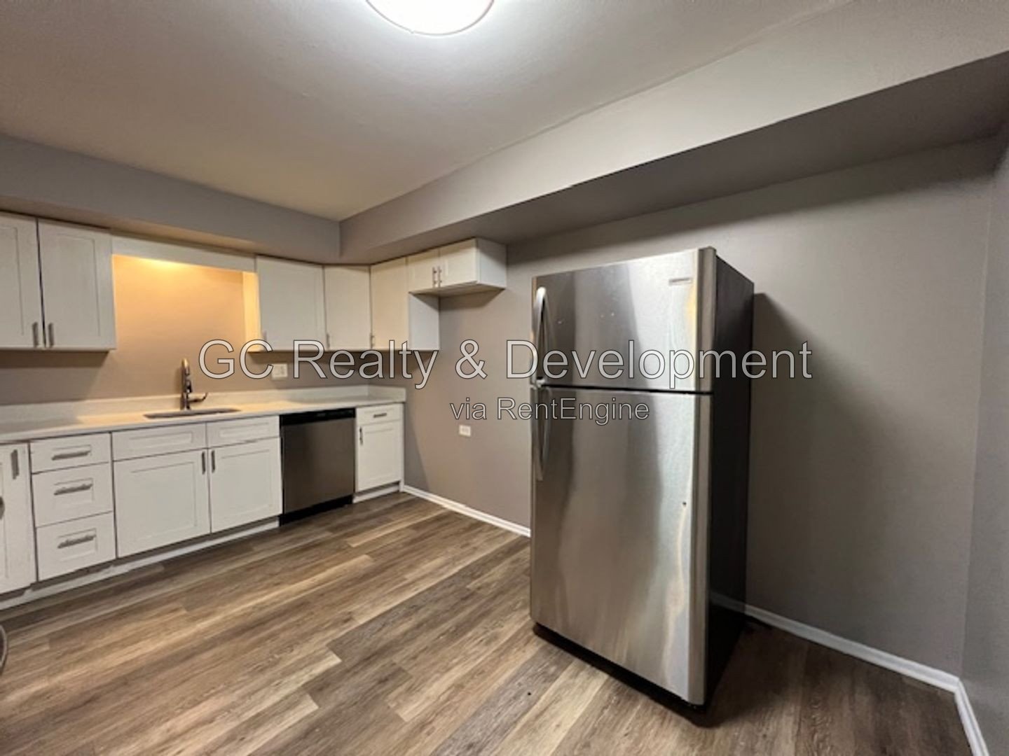 *** $500 OFF – LEASE BY 8/15! / WESTMONT / LARGE 2 BEDROOM / SS APPLIANCES / LAUNDRY ON SITE / PET FRIENDLY / TENANT PAYS ELECTRIC ONLY / STORAGE *** property image