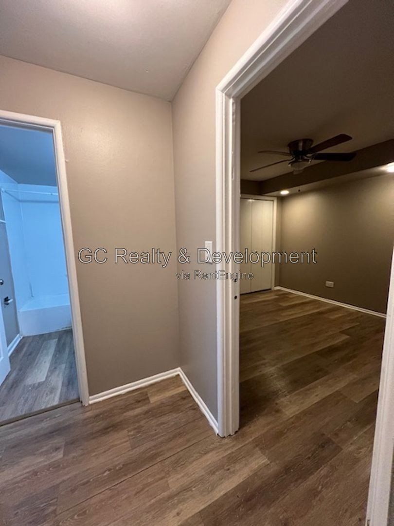 *** $500 OFF – LEASE BY 8/15! / WESTMONT / LARGE 2 BEDROOM / SS APPLIANCES / LAUNDRY ON SITE / PET FRIENDLY / TENANT PAYS ELECTRIC ONLY / STORAGE *** property image