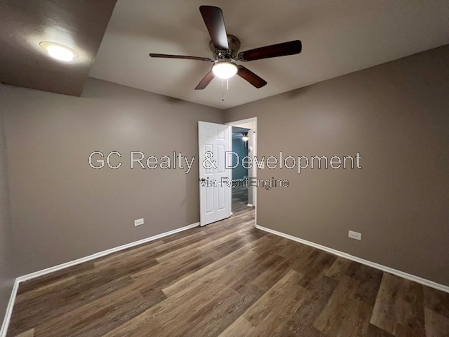 *** $500 OFF – LEASE BY 8/15! / WESTMONT / LARGE 2 BEDROOM / SS APPLIANCES / LAUNDRY ON SITE / PET FRIENDLY / TENANT PAYS ELECTRIC ONLY / STORAGE *** property image