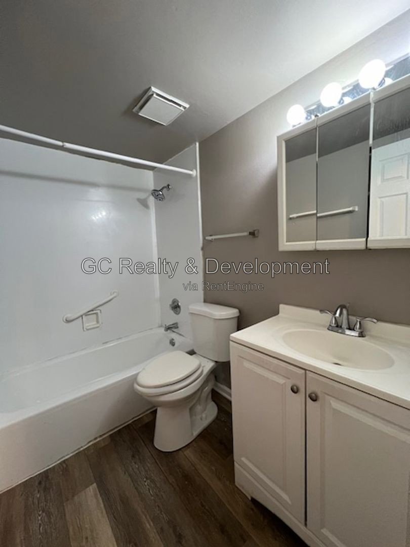 *** $500 OFF – LEASE BY 8/15! / WESTMONT / LARGE 2 BEDROOM / SS APPLIANCES / LAUNDRY ON SITE / PET FRIENDLY / TENANT PAYS ELECTRIC ONLY / STORAGE *** property image