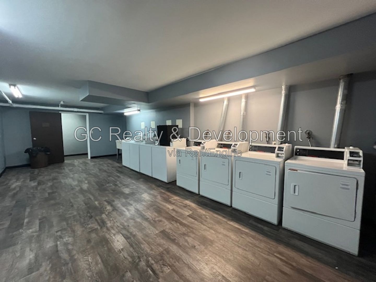 *** $500 OFF – LEASE BY 8/15! / WESTMONT / LARGE 2 BEDROOM / SS APPLIANCES / LAUNDRY ON SITE / PET FRIENDLY / TENANT PAYS ELECTRIC ONLY / STORAGE *** property image