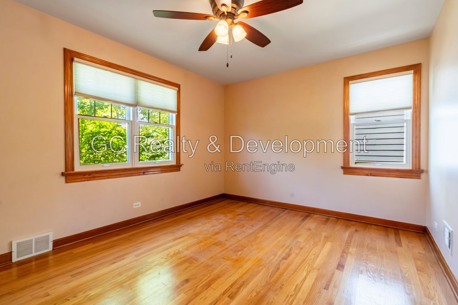 *** 4BR - 3BA / RECENTLY UPDATED / CENTRAL AC / LARGE YARD / FINISHED BASEMENT / FENCED YARD *** property image